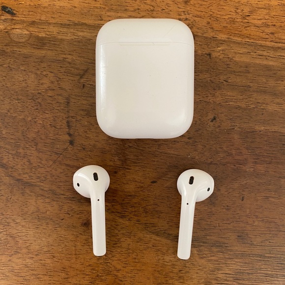 Airpods - Picture 4 of 4